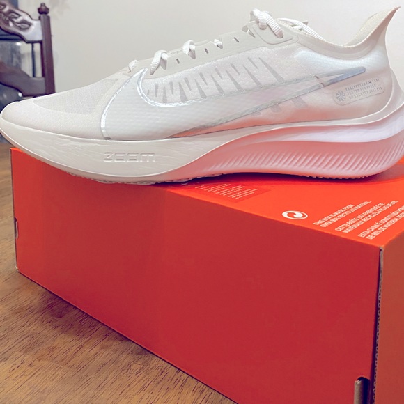 Nike Other - New Nike Zoom Gravity platinum Tint/ Met Silver